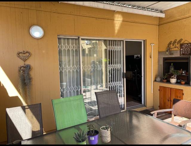 3 BEDROOM TOWNHOUSE FOR SALE IN VANDERBIJLPARK SE 3